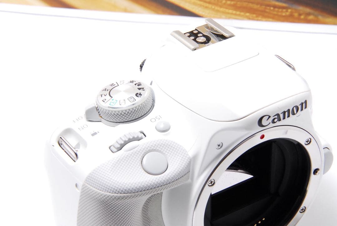 「スマホ卒業」最初の一眼に Canon Kiss X7 ホワイト スマホ転送