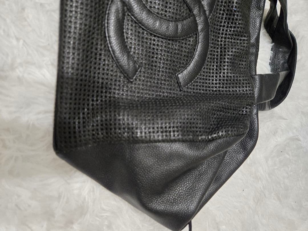 CHANEL パンチングレザーデカココバッ