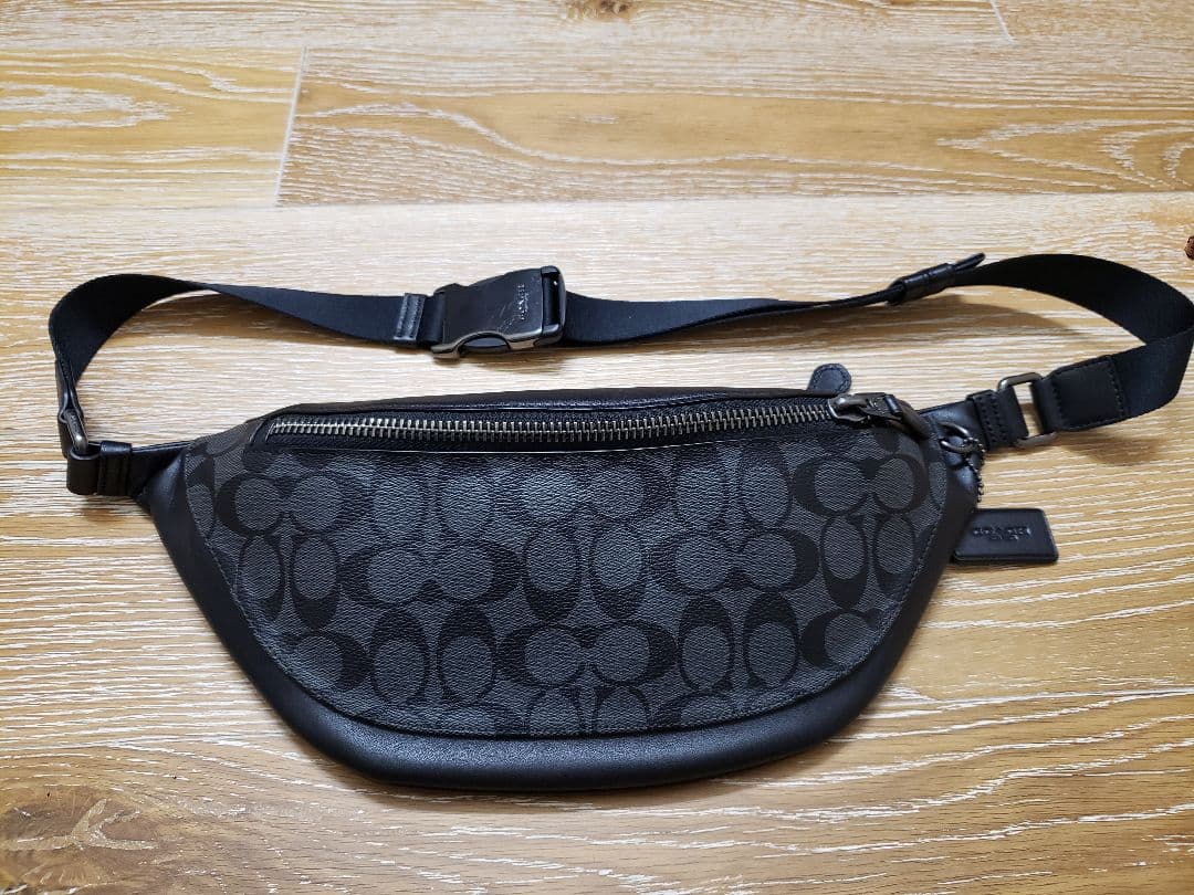 COACH ボディバッグ ブラック ロゴパターン
