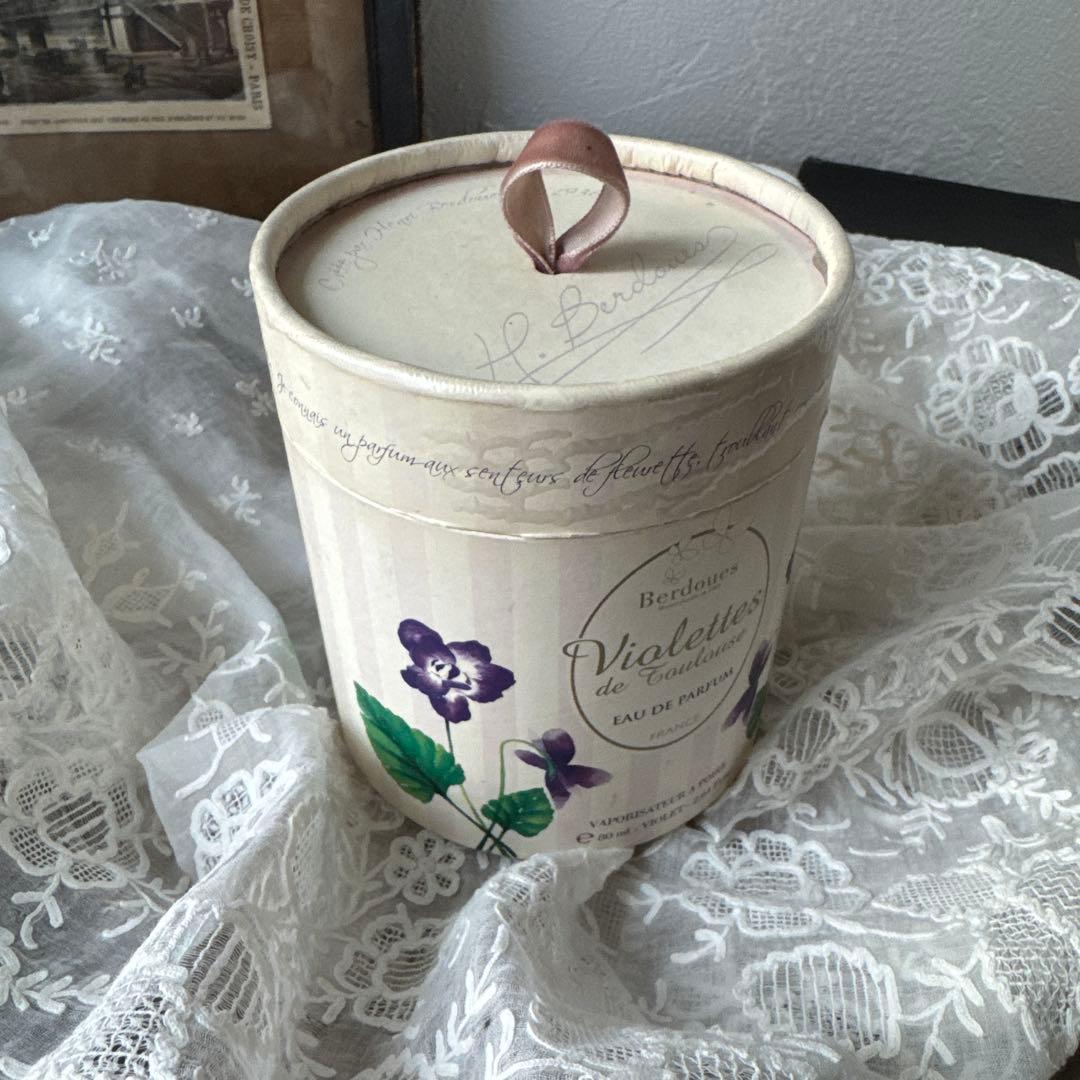 フランスヴィンテージ　スミレのパフュームボックス　紙箱　フランスアンティーク