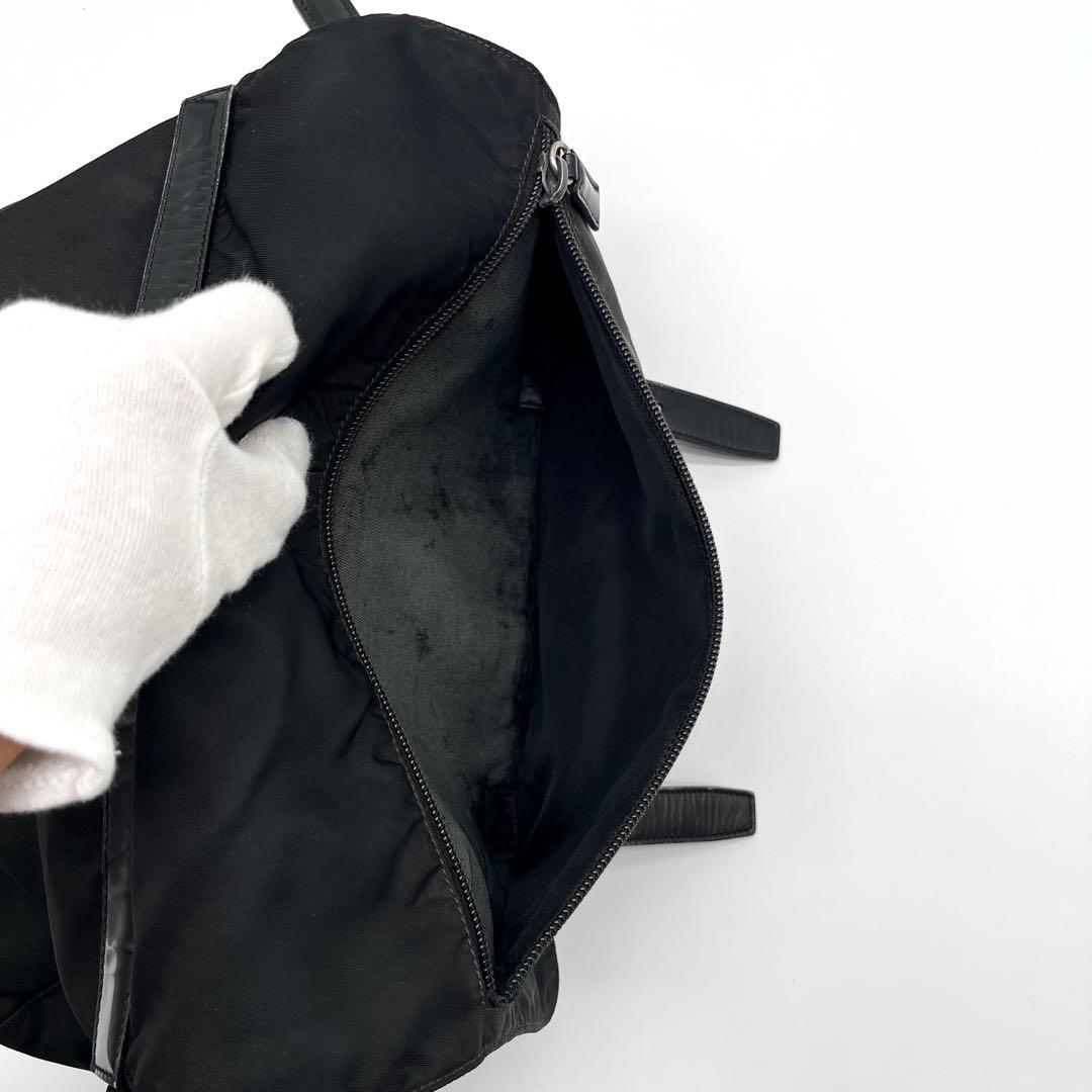 PRADA プラダ メッセンジャーバッグ ショルダーバック ナイロン 三角ロゴ