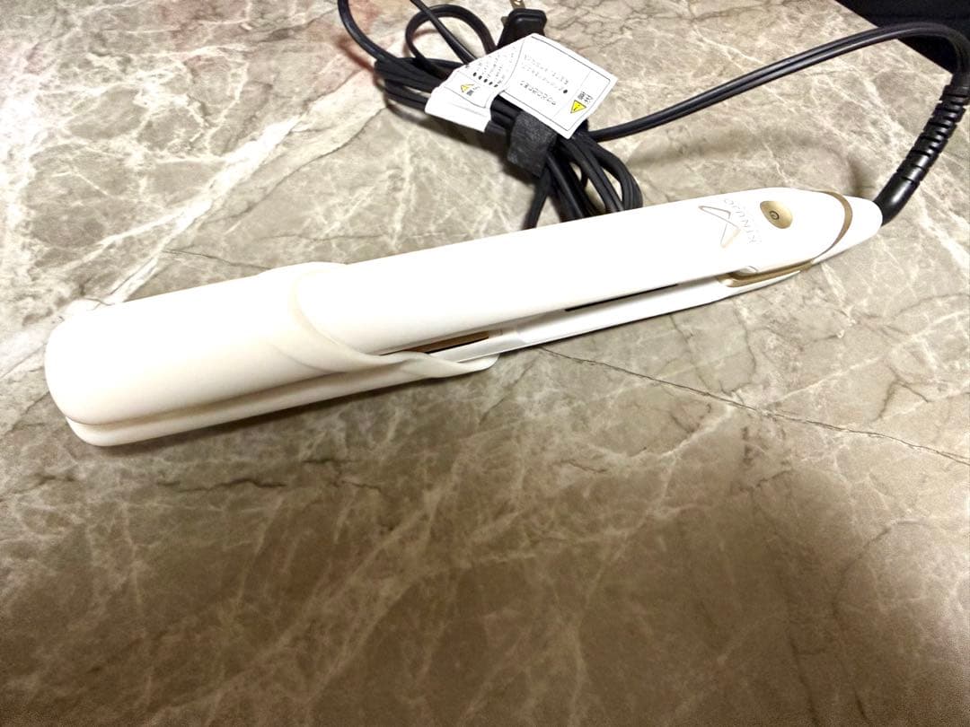 絹女〜KINUJO〜 ストレートヘアアイロン 正規品 動作確認済み