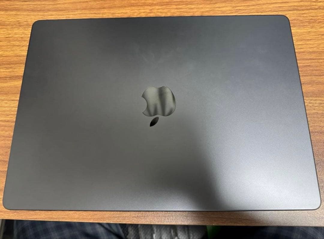 MacBook Pro m5 14インチ ほぼ未使用16gb 512gb