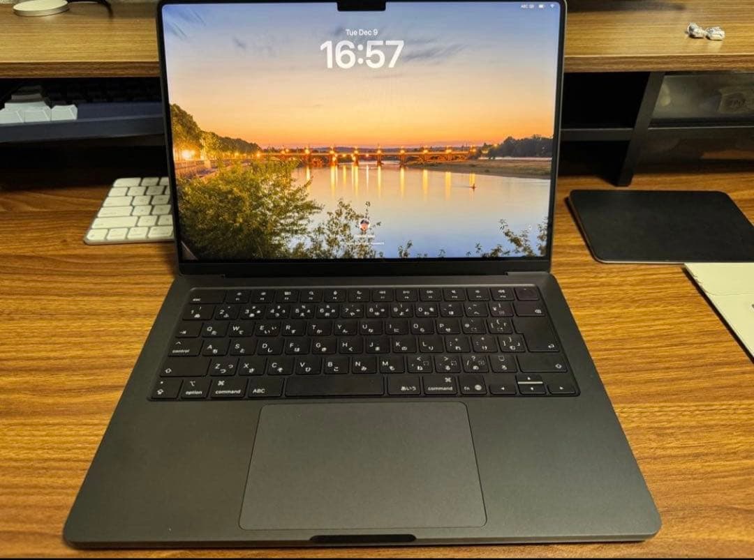 MacBook Pro m5 14インチ ほぼ未使用16gb 512gb
