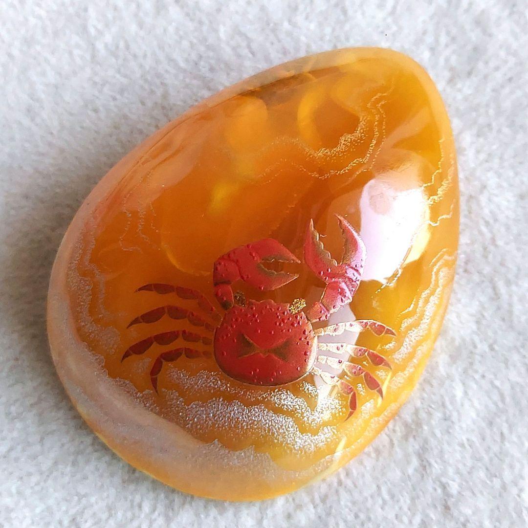 浜辺のカニさん　琥珀　ブローチ