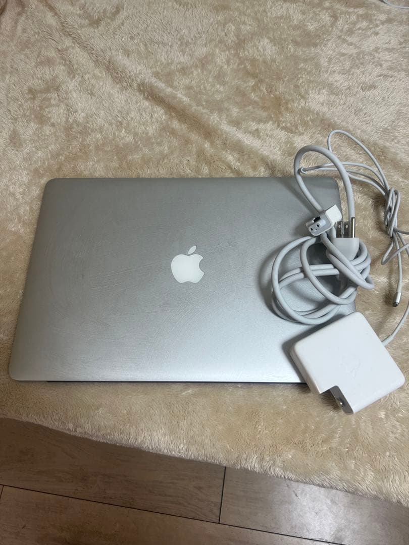 Apple MacBook本体 シルバー 充電器付き