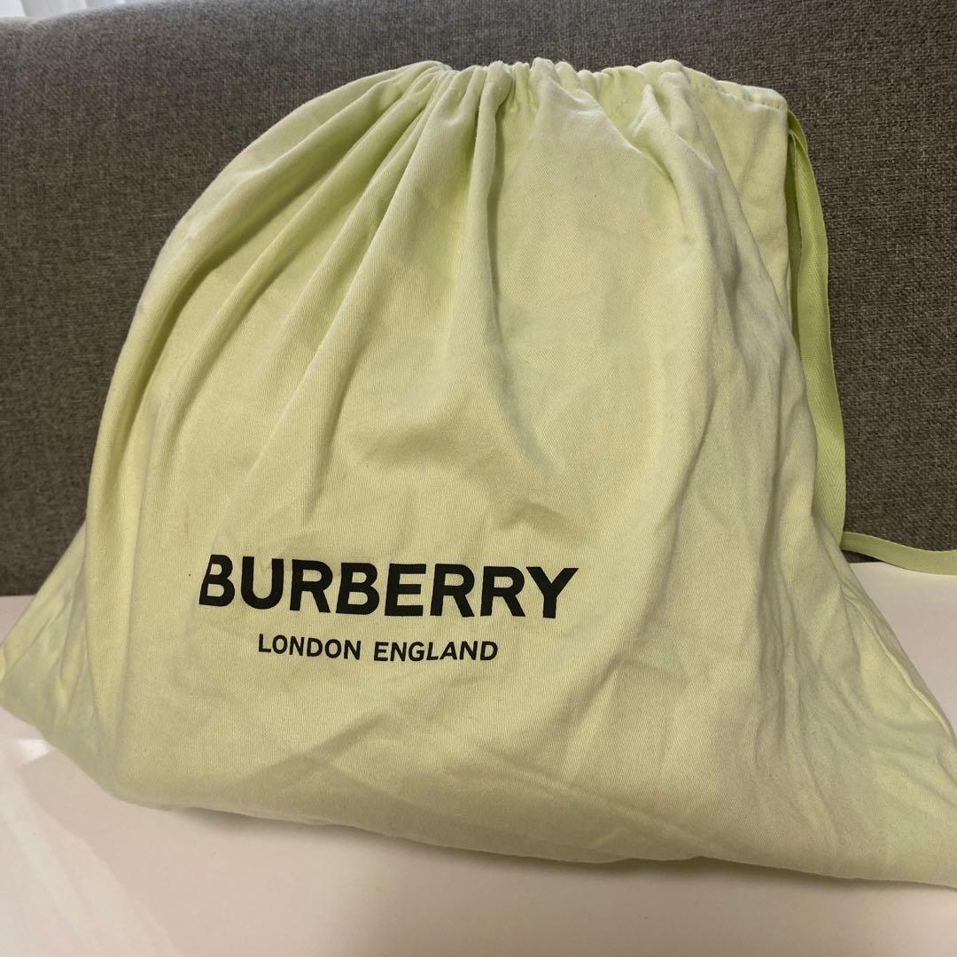 BURBERRY キルティングリュック ベージュ　子供