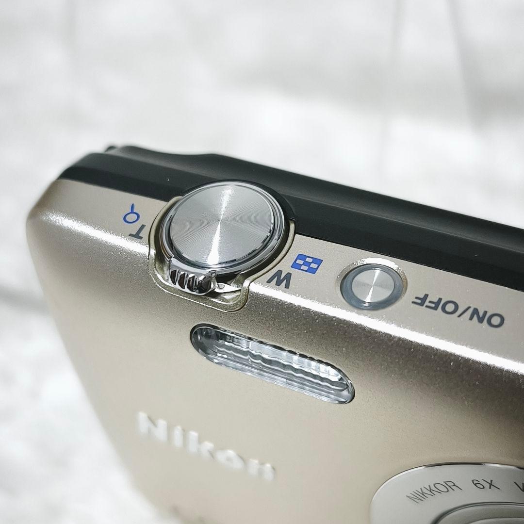 極美品✨NIKON COOLPIX S4400 シルバー コンデジ デジカメ