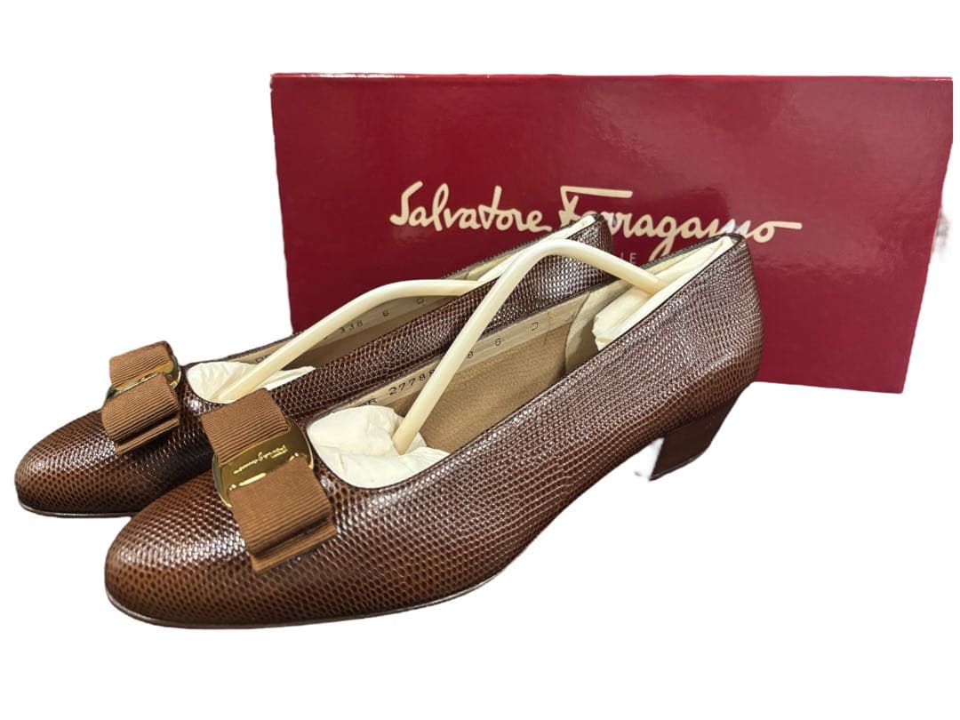 【極美品】Ferragamo ヴァラ リザード型押しパンプス 6Dブラウン箱付き