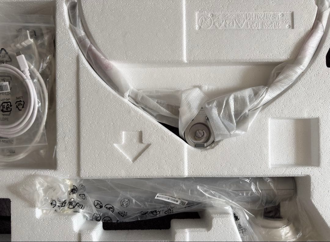 LG 27UP550 27インチ 4K モニター