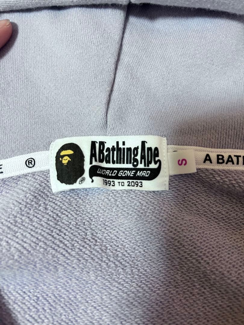 A BATHING APEのジップパーカー‼️