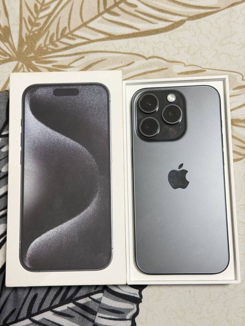 Apple iPhone 15 Pro スペースブラック 本体 256 go