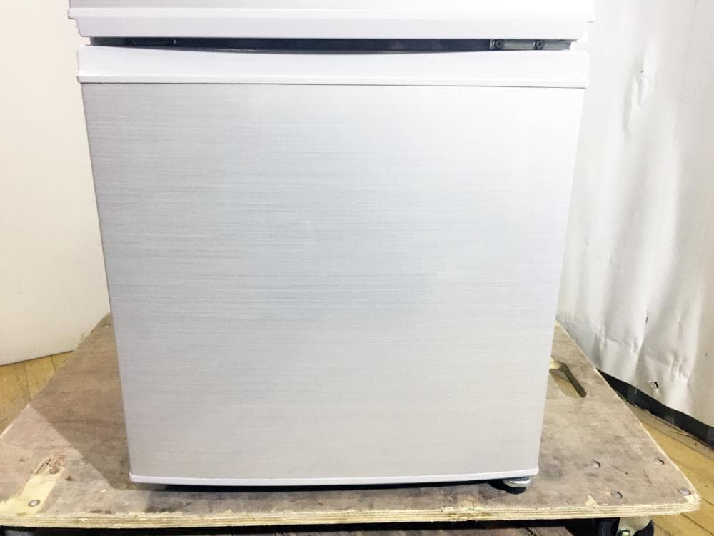 玄関前SHARP 167L 冷蔵庫【SJ-D17D-S】E4AO