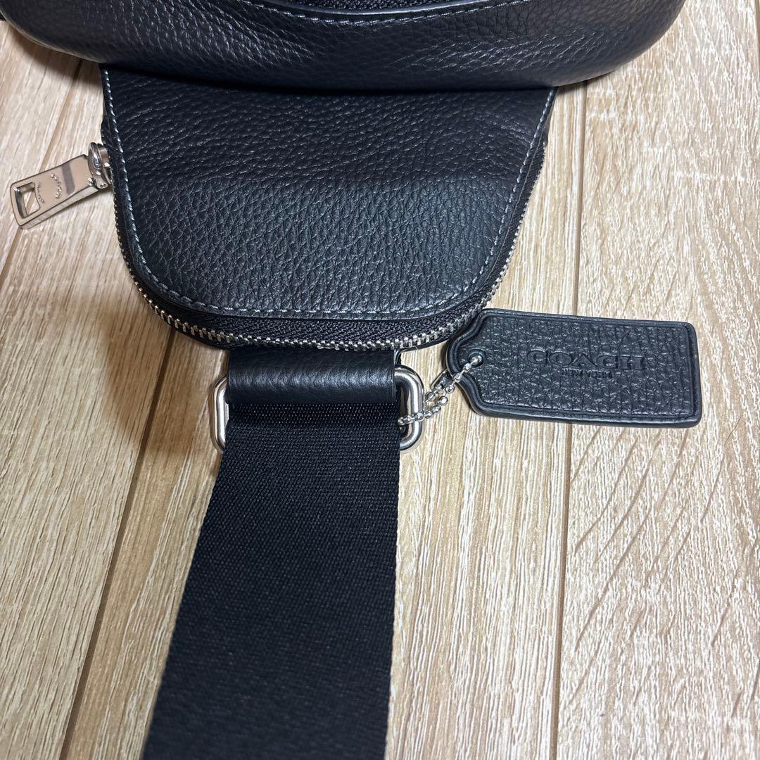 未使用品　コーチ　ショルダーバッグ ペブルレザー イーサン メンズ