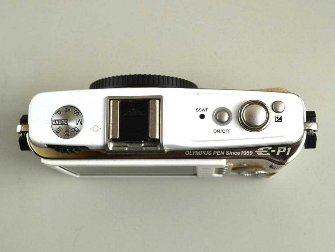 スマホ転送 OLYMPUS オリンパス PEN E-P1 レンズ付キットホワイト