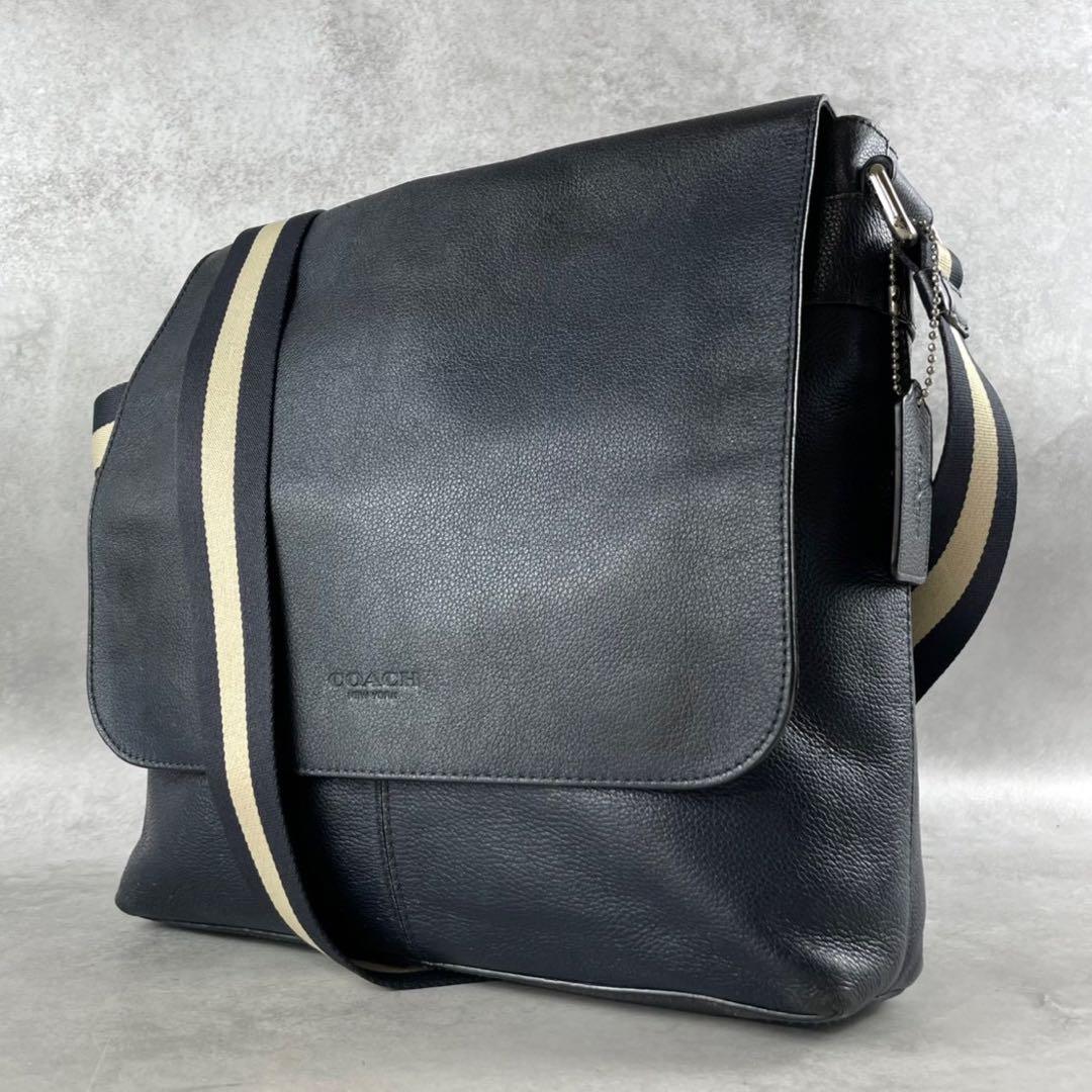 美品✨コーチ メッセンジャーバッグ レザー 本革 肩掛け 斜め掛け ロゴ型押し