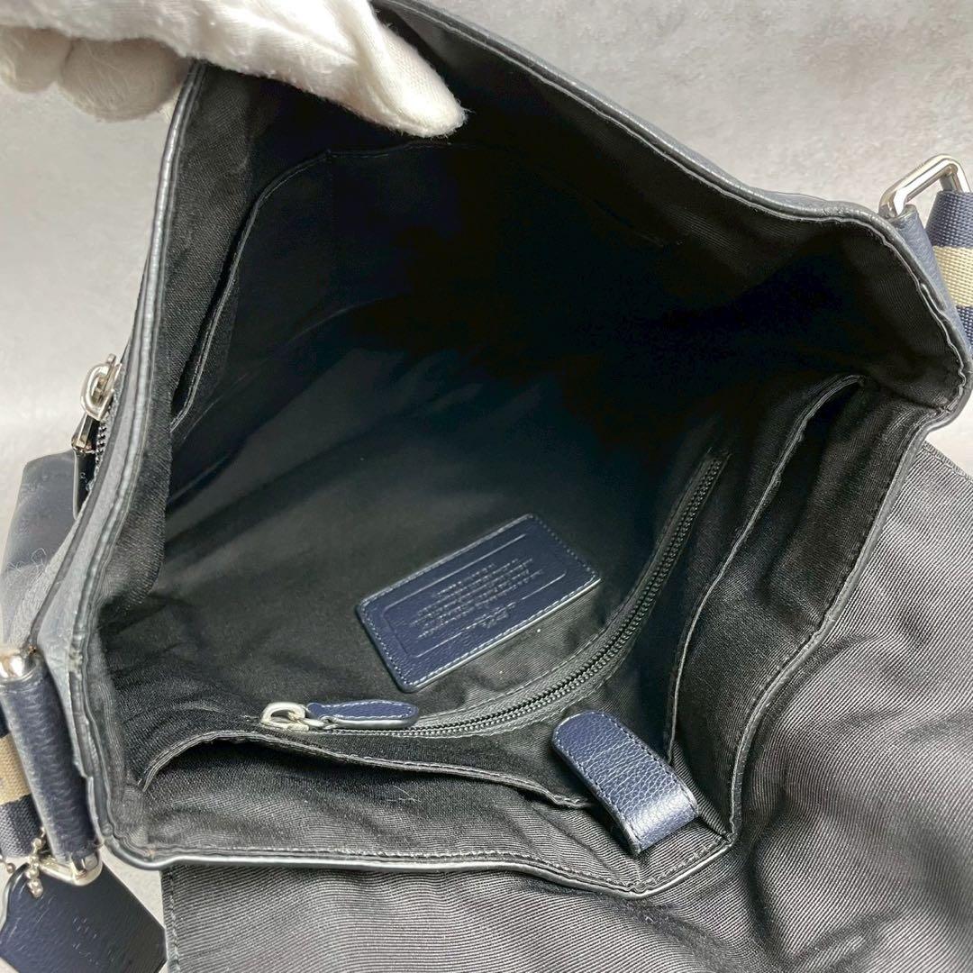 美品✨コーチ メッセンジャーバッグ レザー 本革 肩掛け 斜め掛け ロゴ型押し