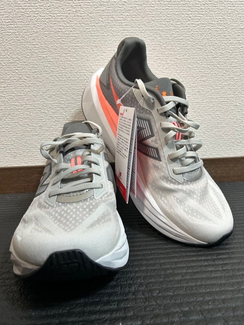 【新品未使用】NewBalance フューエルセル レベルV5 NY