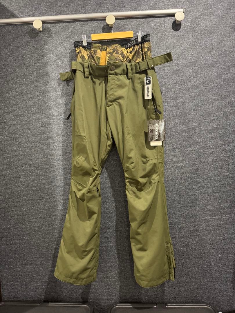 年内最後の期間限定値引き スノボーウェア上下セット ESTIVO