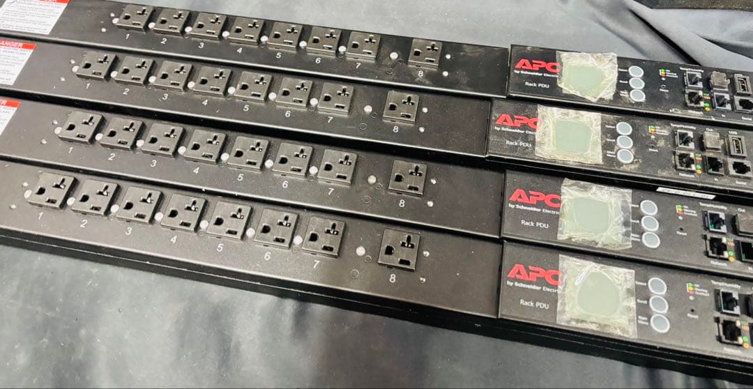 シュナイダーエレクトリック APC Rack PDU Metered 4本