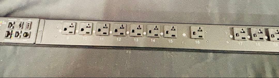 シュナイダーエレクトリック APC Rack PDU Metered 4本
