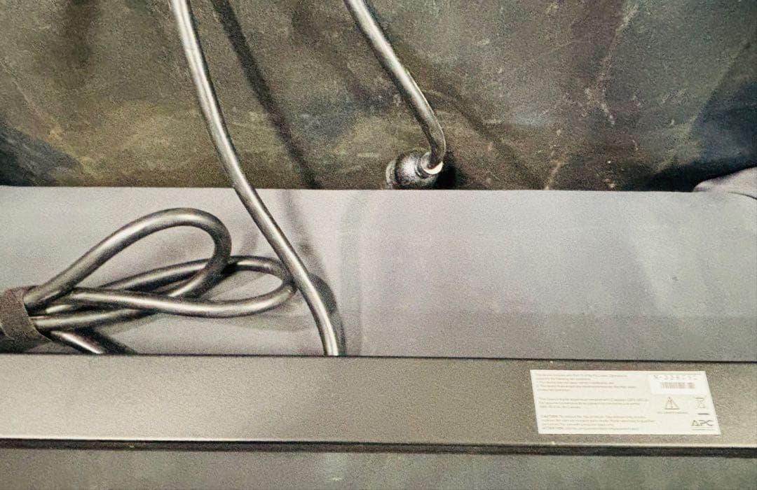 シュナイダーエレクトリック APC Rack PDU Metered 4本