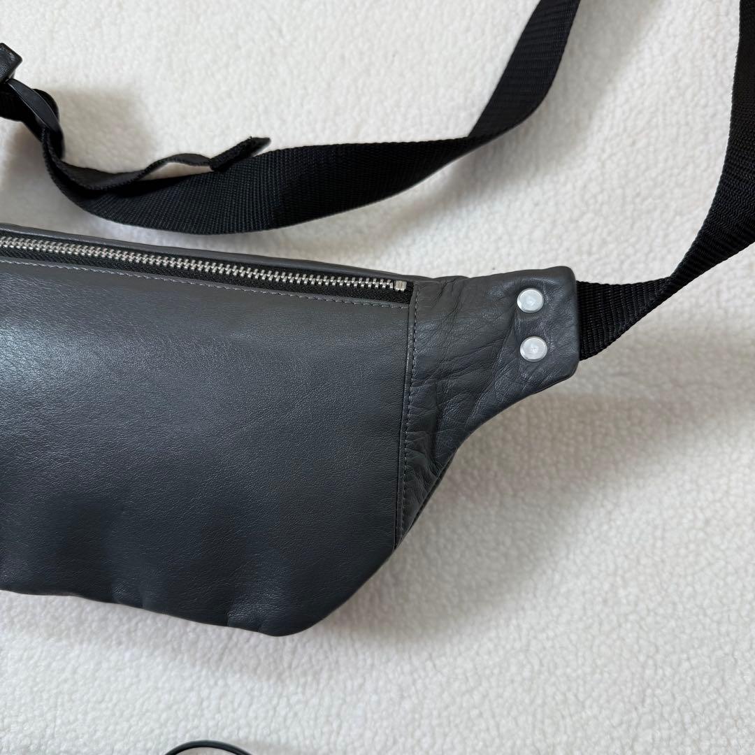 ROARS ORIGINAL グレー ボディバッグ　ほぼ未使用