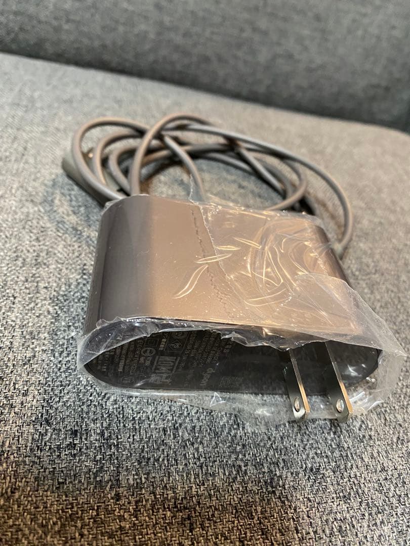 付属品多数ダイソンV7triggerハンディコードレスクリーナー　＊美品＊