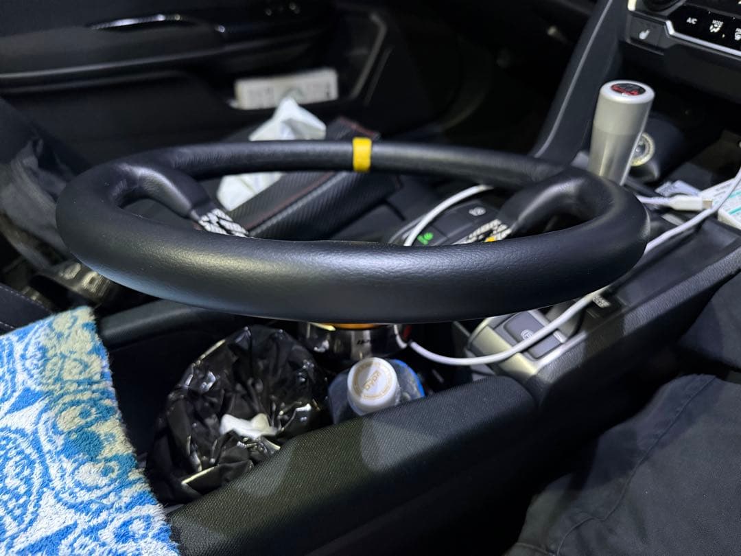 MOMO UJ-01 ステアリング 350mm ウルトラジャパンブラックレザー