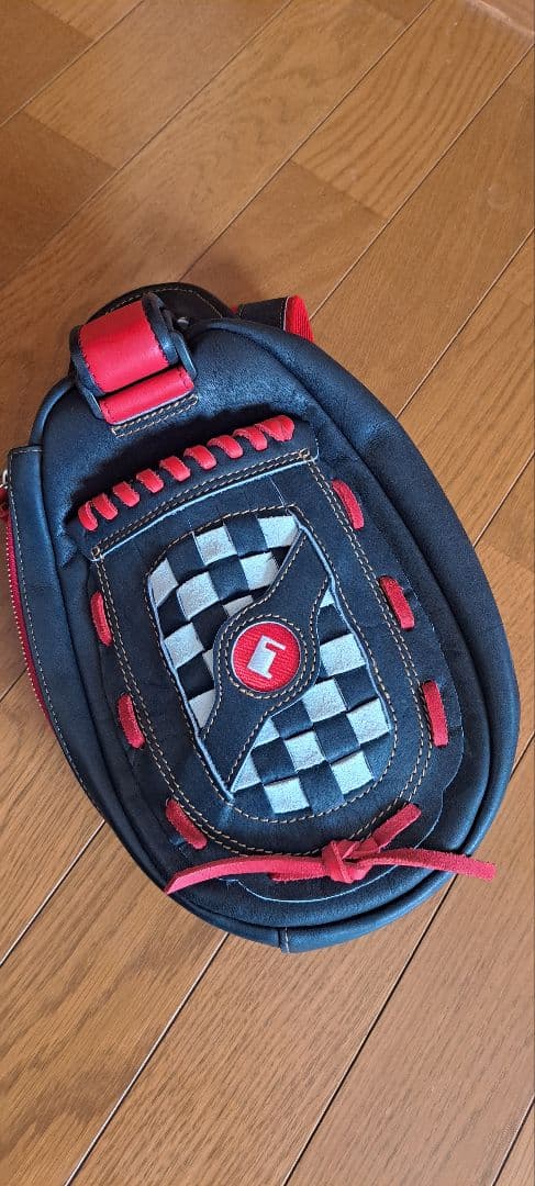 トライオン　グローブボディバッグ　レザー