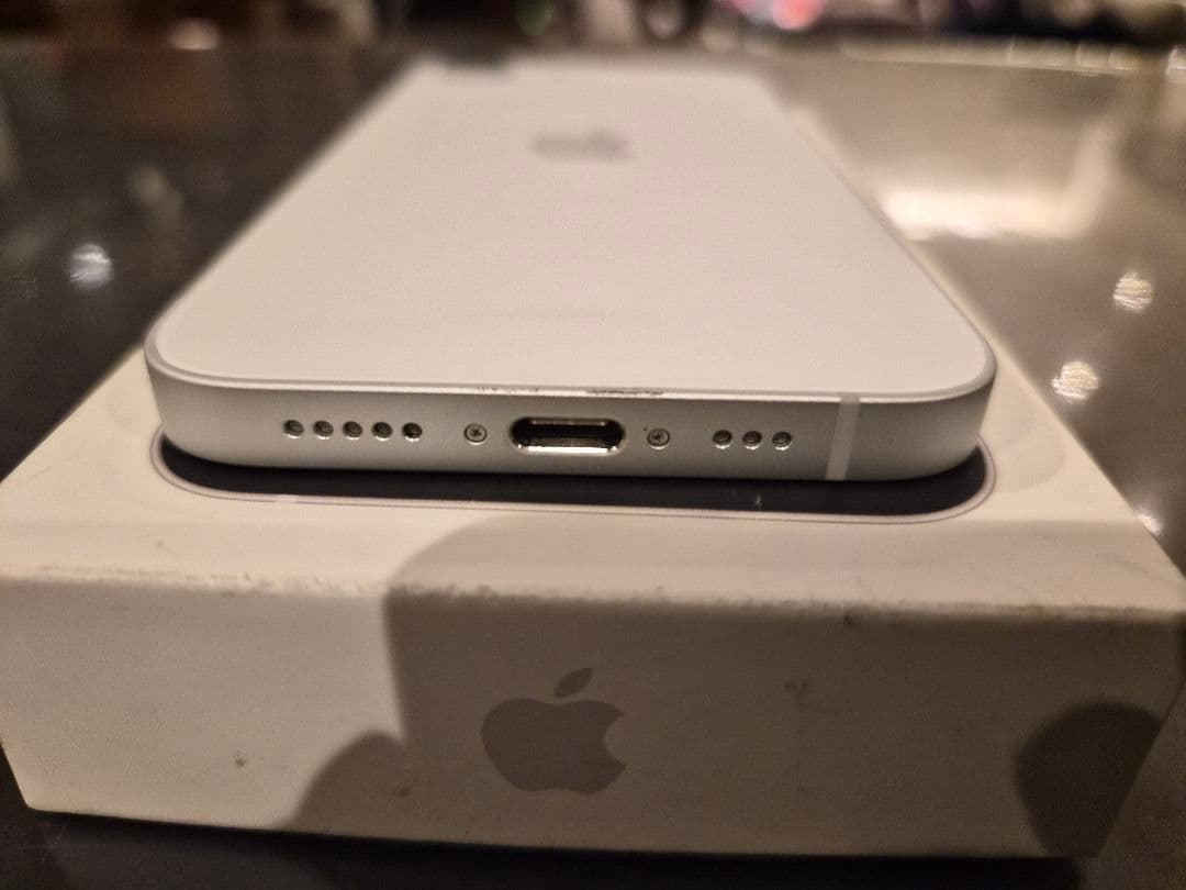 iPhone 16e 128GB white 本体 箱付き