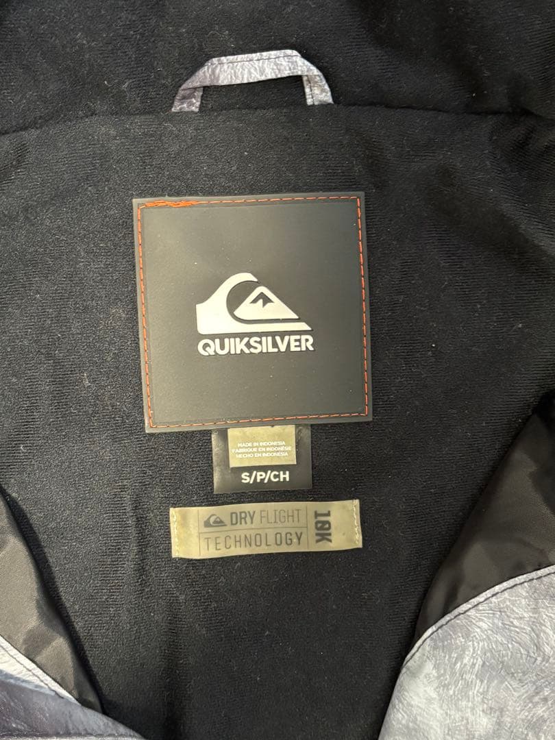 クイックシルバー　ウェア　シルバー　Sサイズ