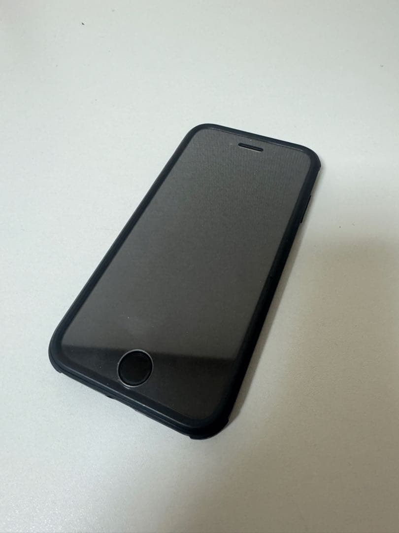 iPhone SEブラック 第二世代｜イヤホン付き