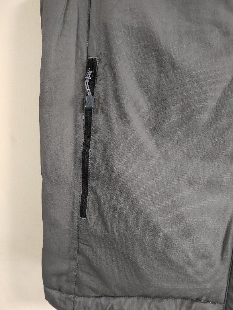 mont-bell サーマラップベスト　リバーシブル　黒・グレー メンズM