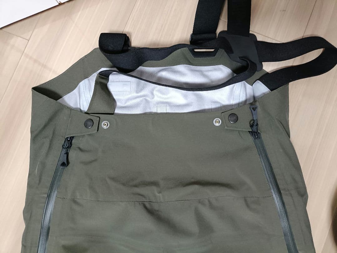 試着のみ RTG NS62204 WM 定価7万円　カーキ　ビブ パンツ