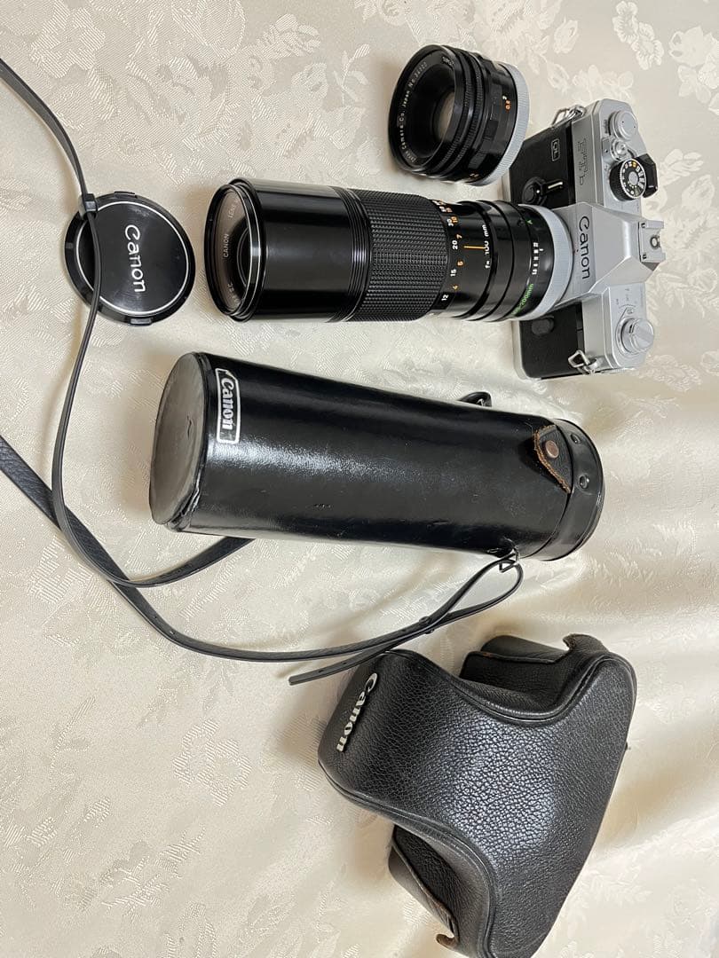 Canon FTbと純正レンズf1.8/50mmとズームf5.6 100-200