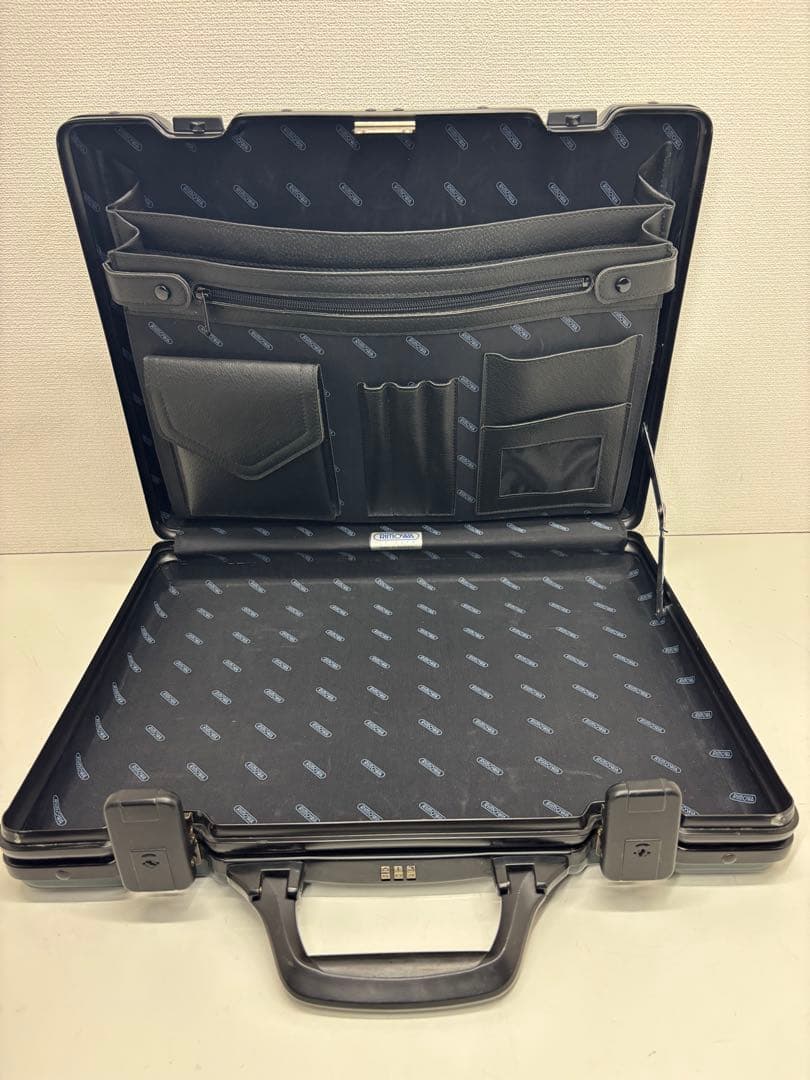 RIMOWA リモワ アタッシュケース バッグ　ポリカーボネート グリーン