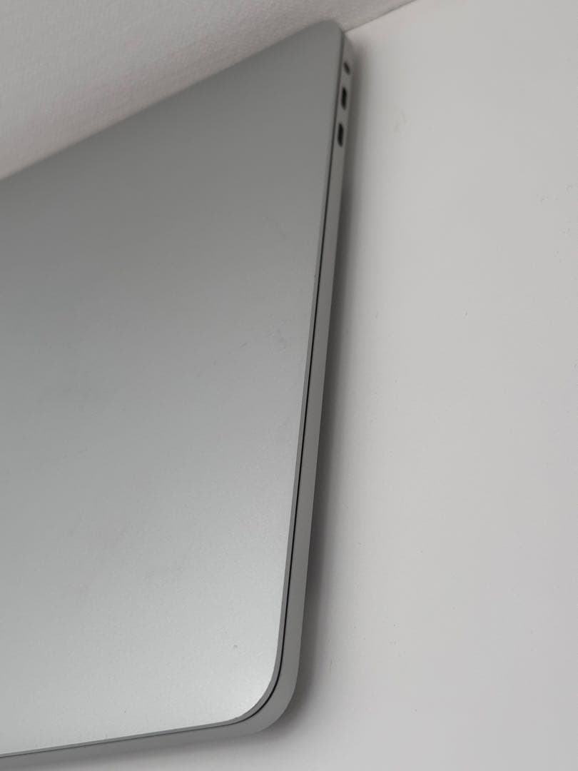 2*1様 MacBook Pro2020 Core i7•16GB •512GB