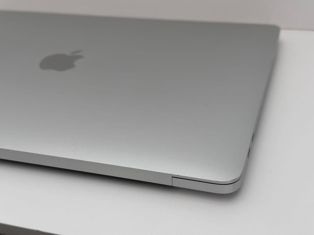 2*1様 MacBook Pro2020 Core i7•16GB •512GB