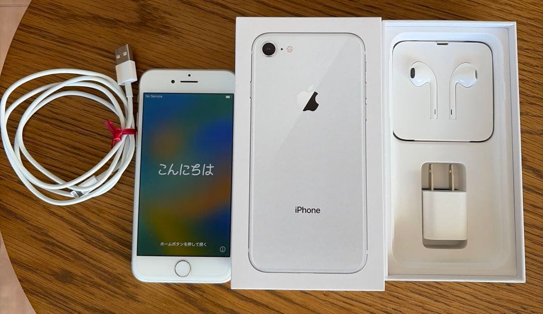 【最終値下げ】Apple iPhone 8 シルバー 付属品付き　SIMフリー