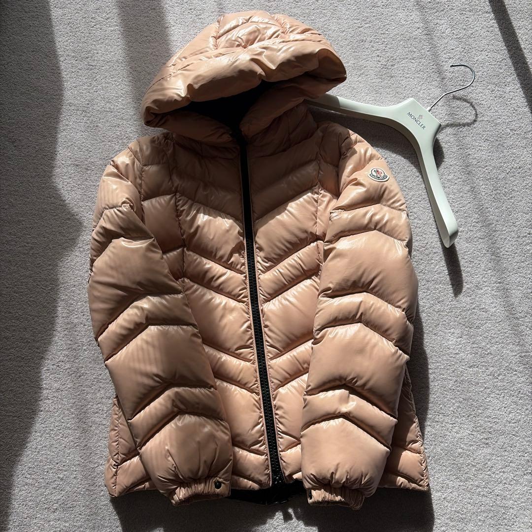 MONCLER ベージュ ダウンジャケット フード付き