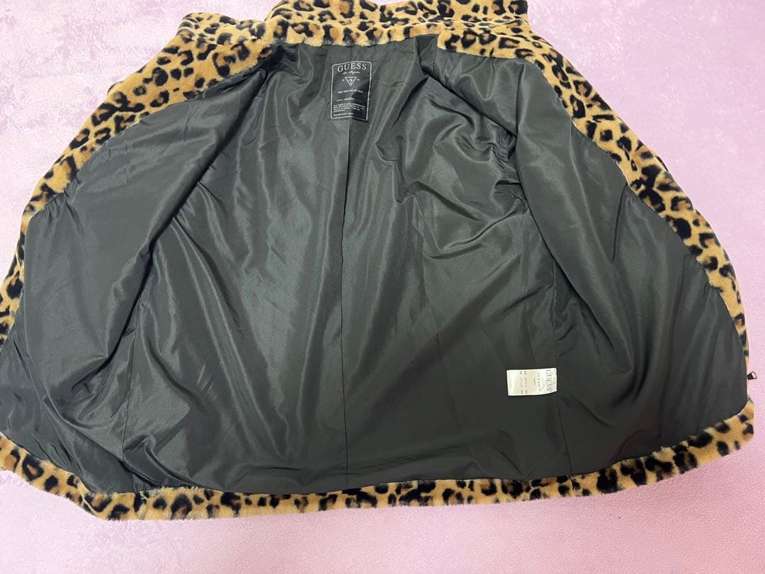 ⭐︎. 様 GUESS ファージャケット
