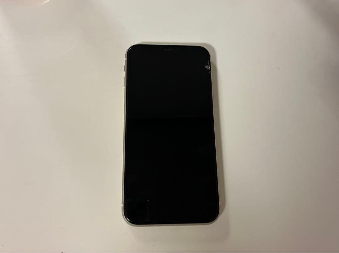 iPhone11 本体　64GB ホワイト