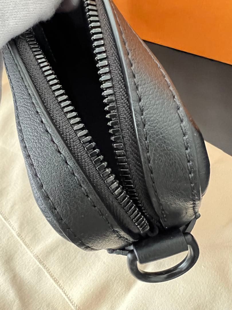 新品同様◎ルイヴィトン トリオ•メッセンジャー モノグラム・シャドウM46602