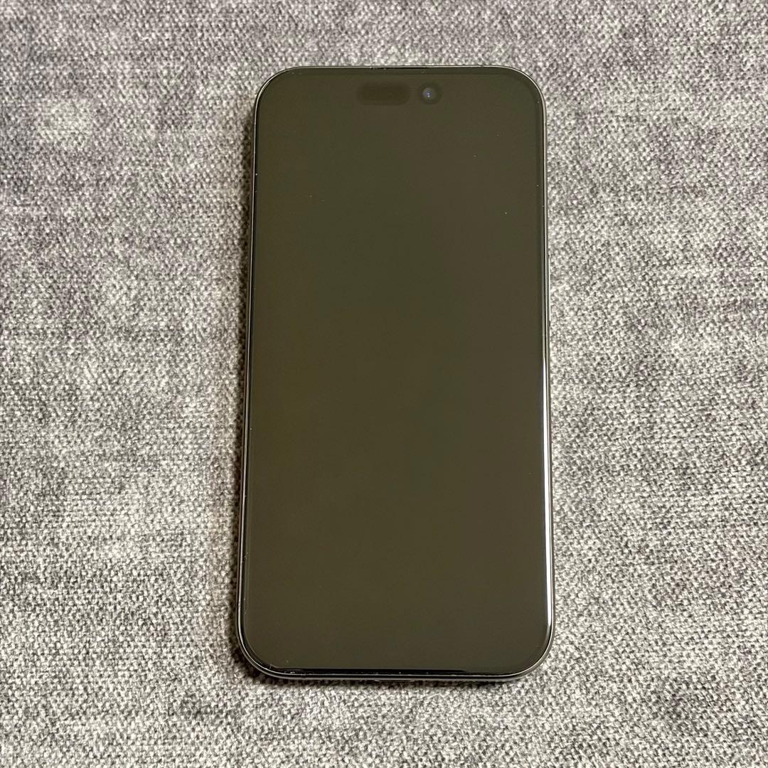iPhone 15 Pro 256GB ブラックチタニウム フィルムとケース付き