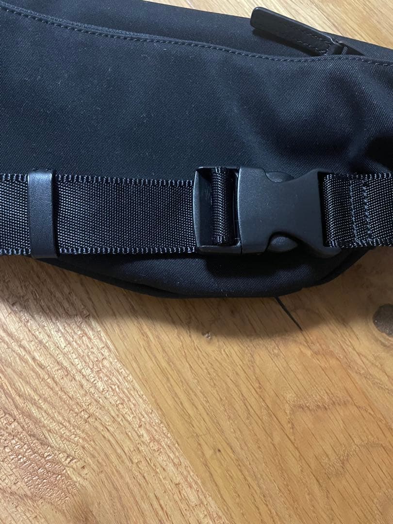 アニエスベー ボディーバッグ。