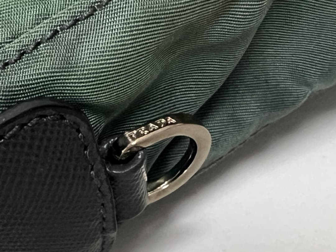 PRADA プラダ 斜め掛け ショルダーバッグ 三角ロゴプレート