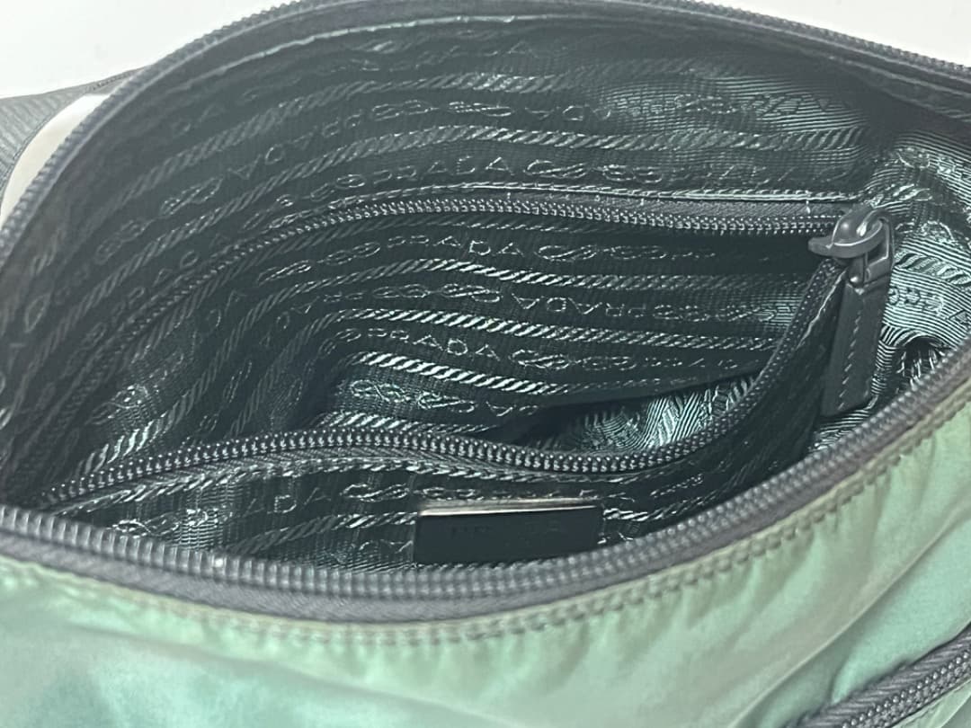 PRADA プラダ 斜め掛け ショルダーバッグ 三角ロゴプレート