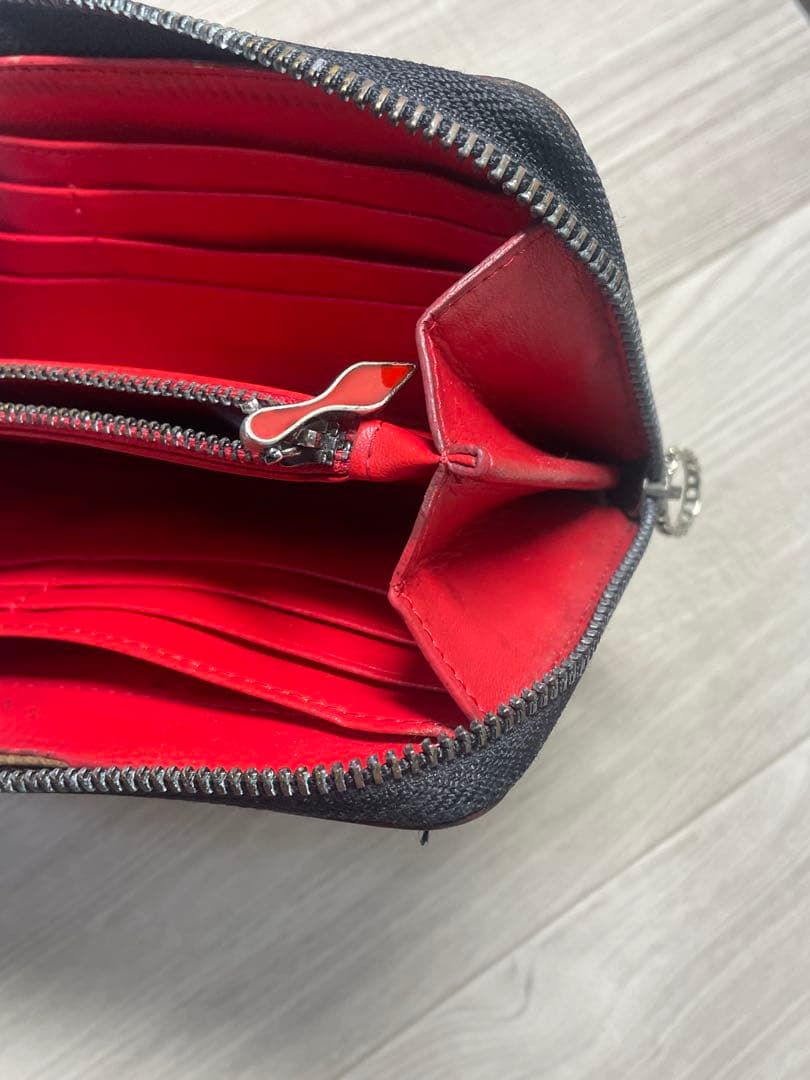 Christian Louboutinクリスチャンルブタン　長財布　スタッズ