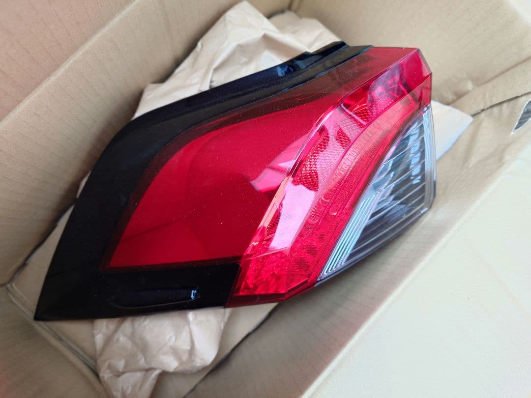 トヨタ純正　ラブ4　ラヴ4　RAV4　左側テールレンズセット　おまけ付き！